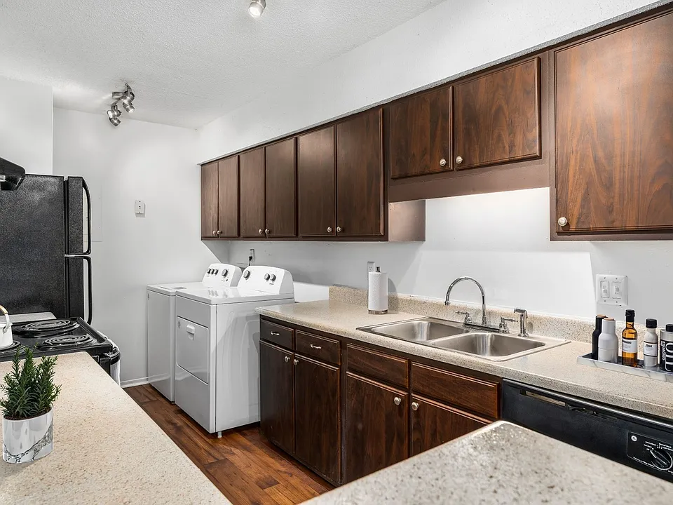 Klein - 1 Bed / 1 Bath - 760 Sq.Ft.