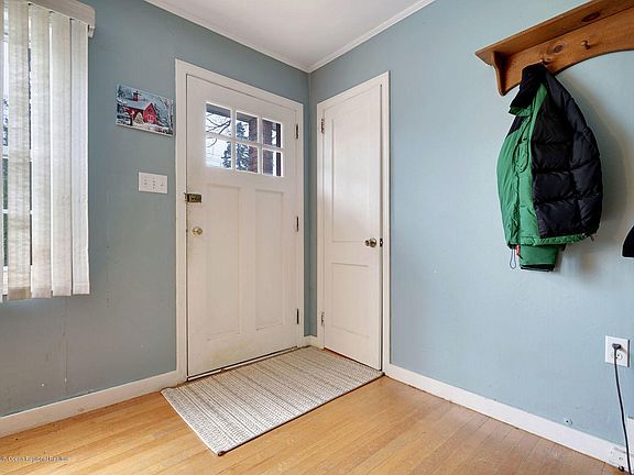 3rd image of 5 Pineview Drive