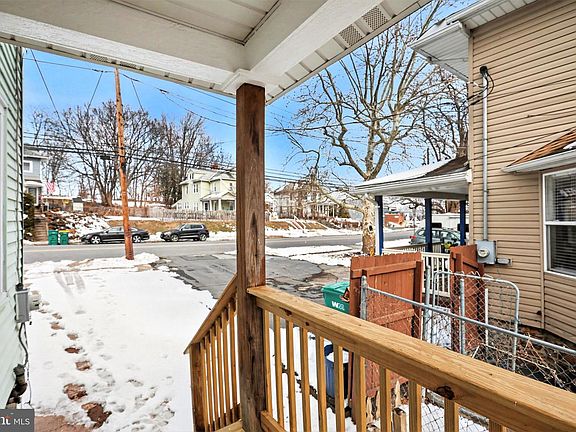 4th image of 40 E Columbia Rd