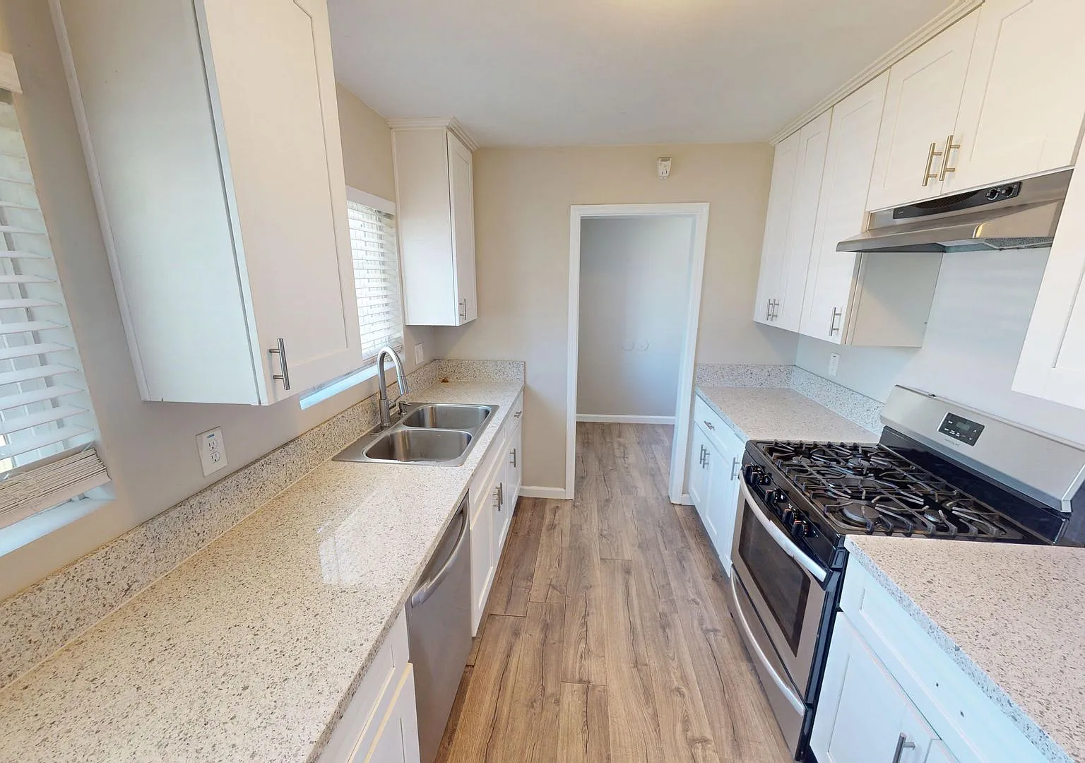 7 Bed 3 Bath House on Tipton- Great for Big Groups!! — Photo 4