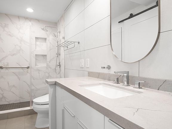 4th image of 620 S Gramercy Pl APT 206