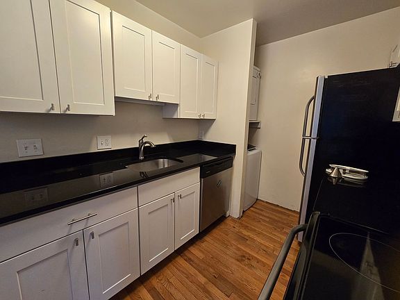 5th image of 1738 Green St #12