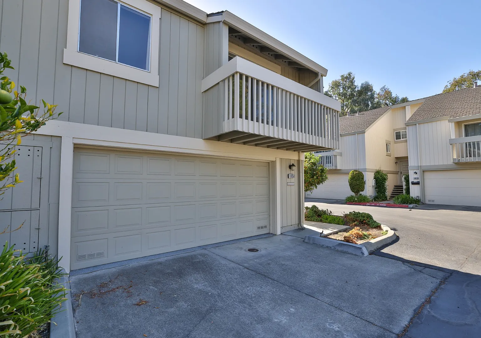 Newly renovated townhome in Cupertino with top schools and great amenities — Photo 1
