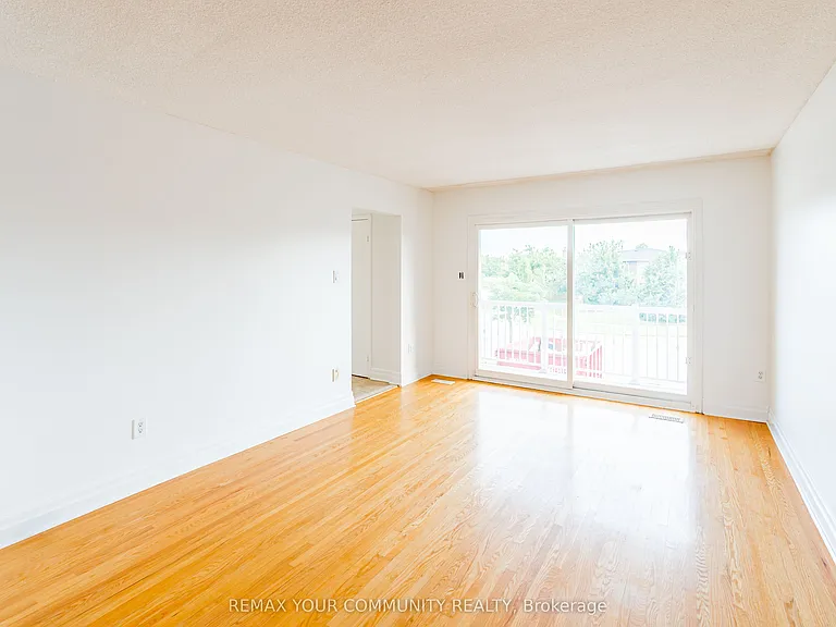 20 Terra Rd #UPPER — Photo 13