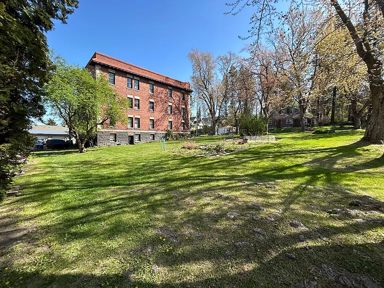 Historic Harold Apartments on Lower South Hill! — Photo 10