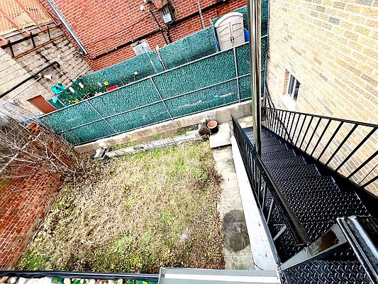 Rented by Capri Jet Realty Corp | media 3