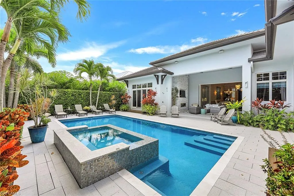 5 bed, 5.5 bath, 4960 sqft, $48,000 — Photo 1
