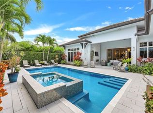 425 Harbour Dr, Naples, FL 34103