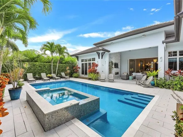 425 Harbour Dr, Naples, FL 34103