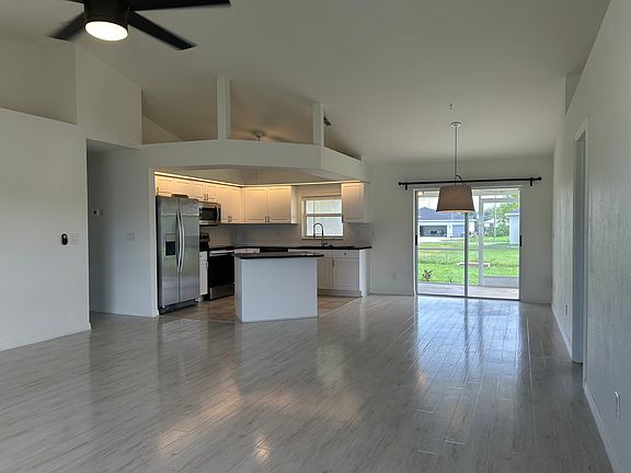 4th image of 431 NW 6th St