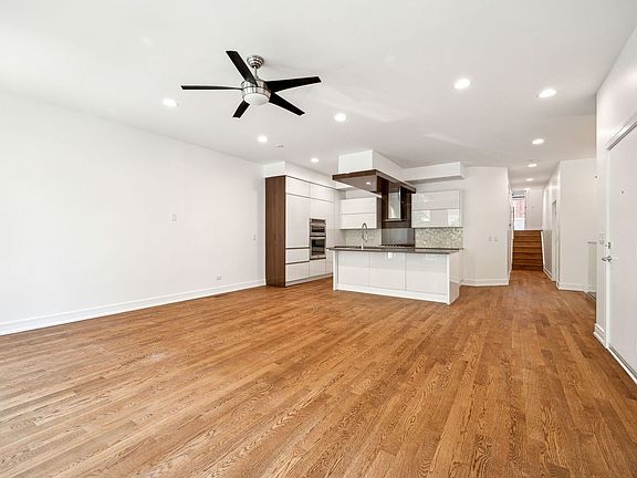 5th image of 1014 N Larrabee St #1S