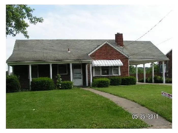 613 4th St photo 1