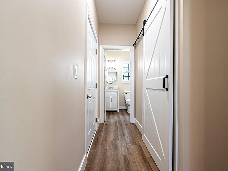 820 Archer St — Photo 8