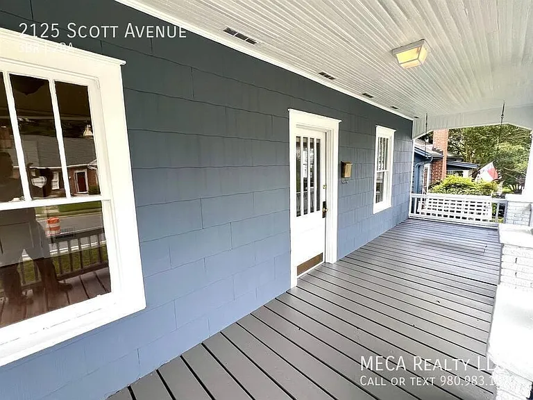 2125 Scott Ave — Photo 3