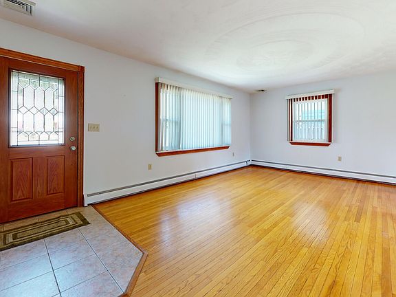 3rd image of 2522 Waldman Dr