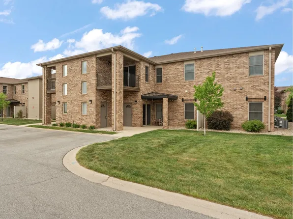 1367 Prairie Dr, Crown Pt, IN 46307