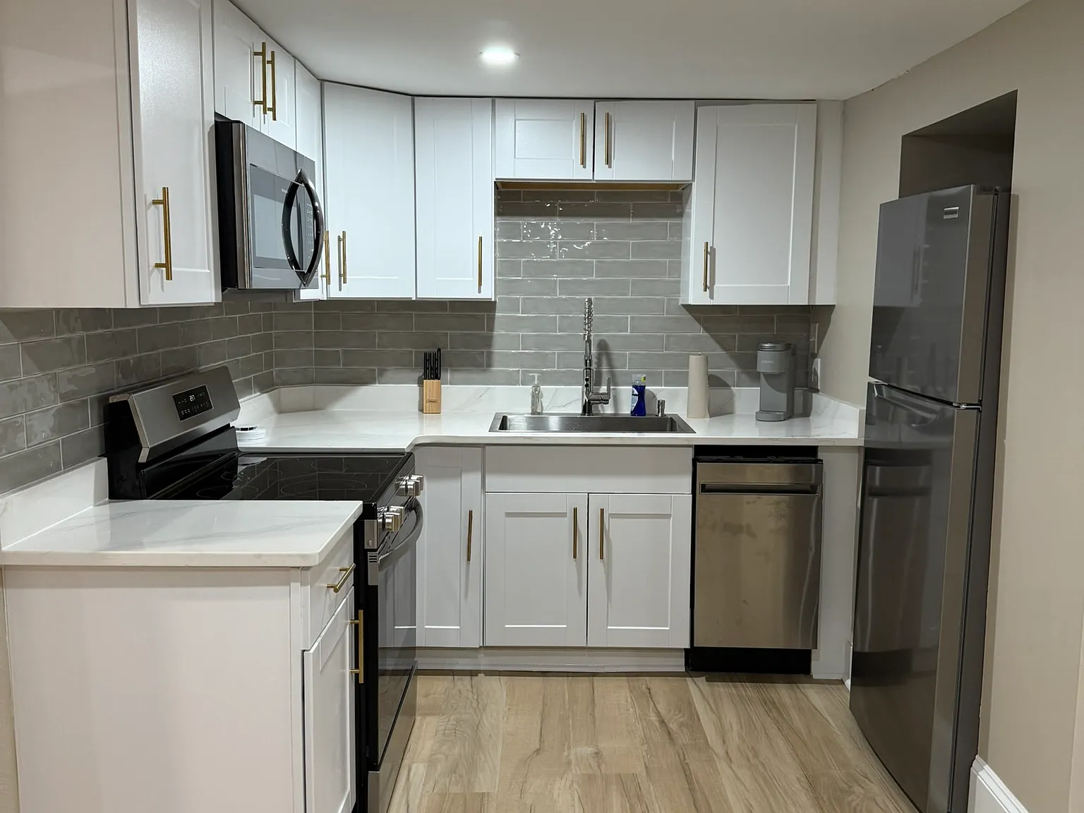 118 NW Poplar St — Photo 4