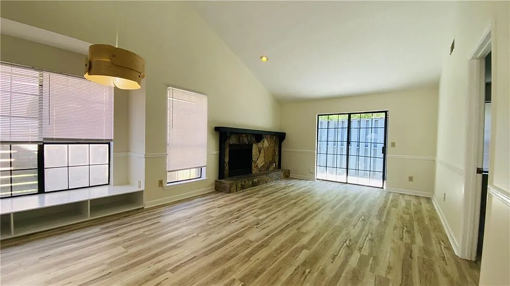 2 bed, 2.0 bath, 1012 sqft, $1,850 — Photo 2