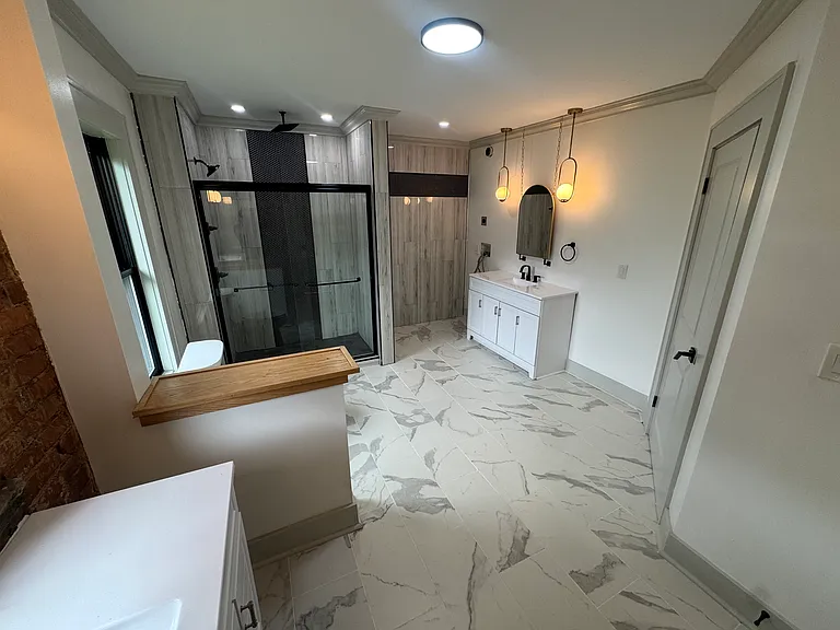 Stunning main bathroom!