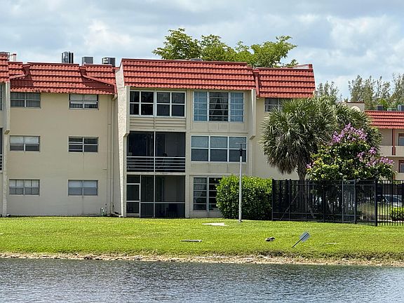 2nd image of 2950 Sunrise Lakes Drive W #101