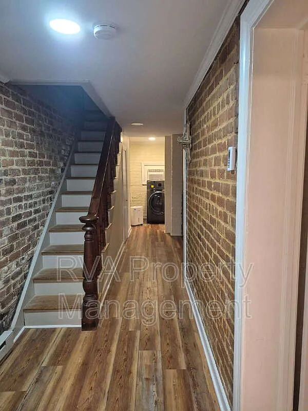 1 bed, 1.0 bath, 922 sqft, $1,395 — Photo 3