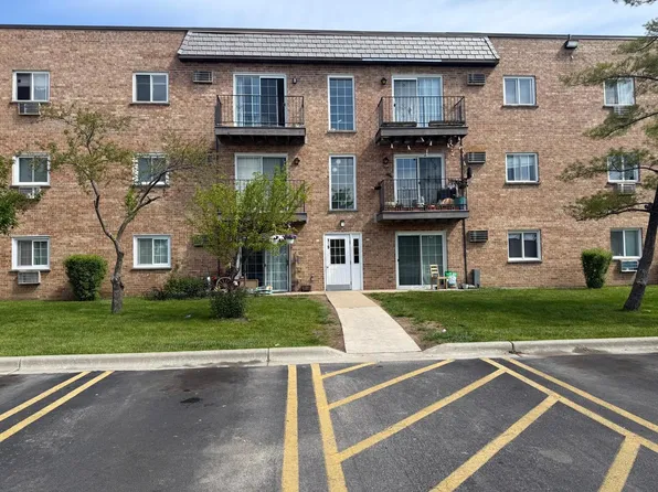 139 W Elk Trl APT 239, Carol Stream, IL 60188