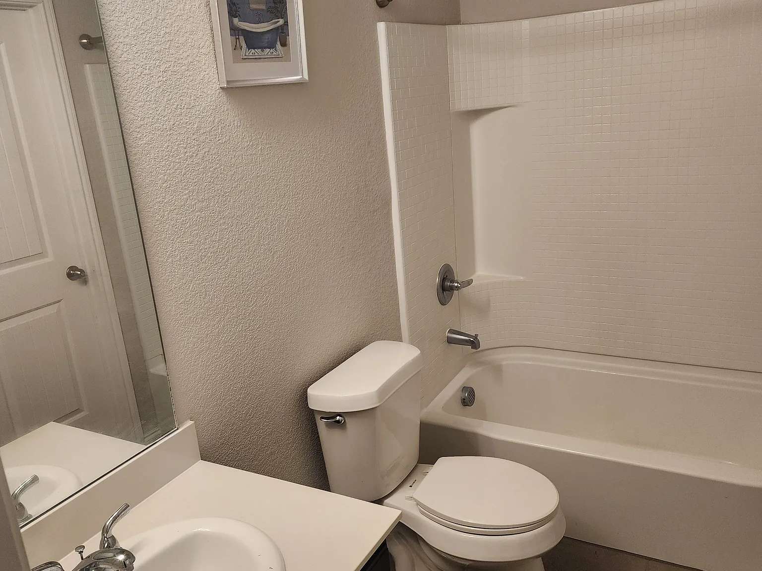 1 bed, 3946 sqft, $1,000 — Photo 2