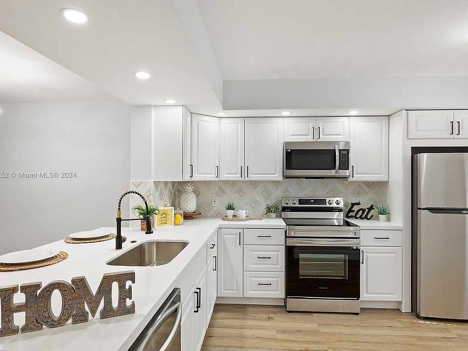 1st image of 900 SW 142nd Ave APT 113L