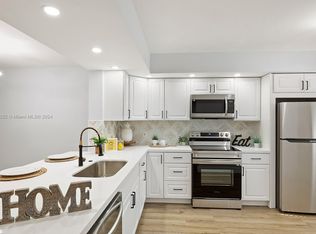 900 SW 142nd Ave APT 113L, Pembroke Pines, FL 33027