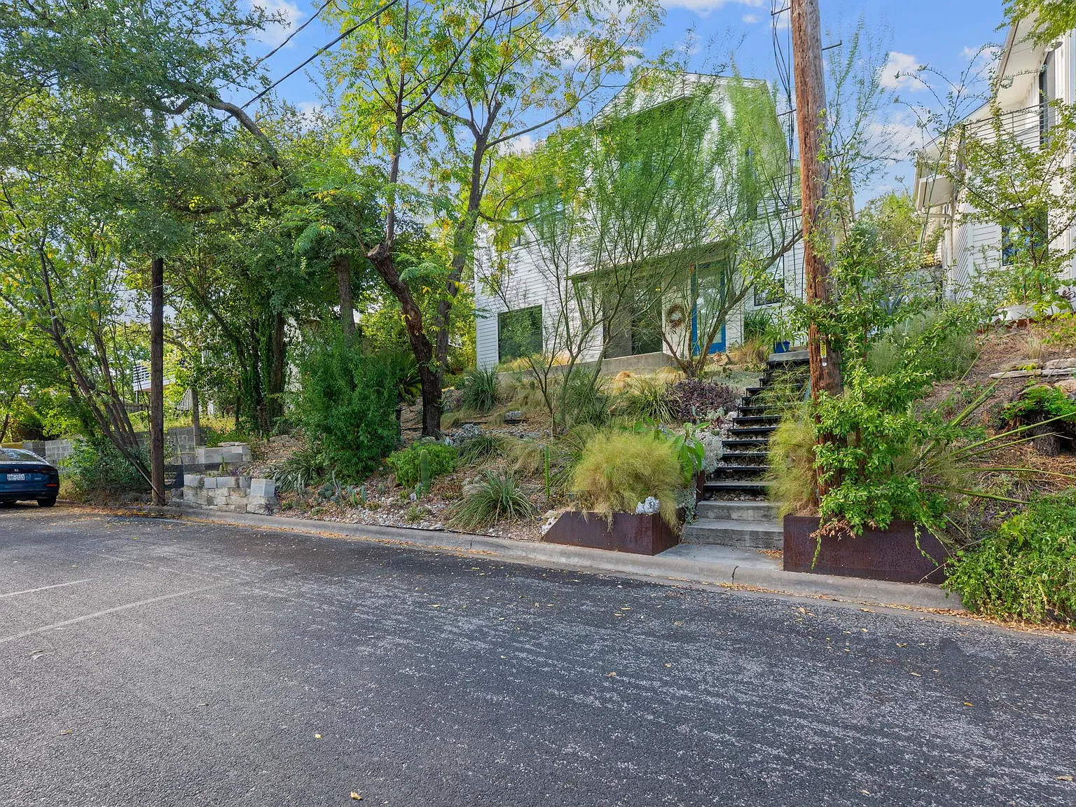 3 bed, 2.0 bath, 1447 sqft, $4,000 — Photo 4