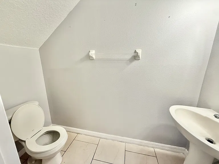 609 Cresting Oak Cir #1 — Photo 9