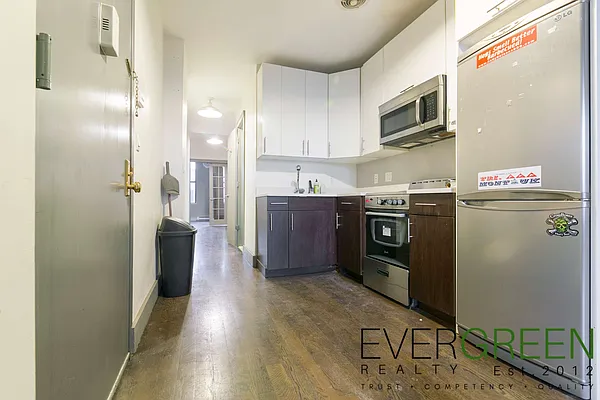 Rented by Evergreen Apartments BK | media 2
