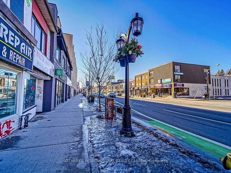 843 Danforth Ave #UPPER — Photo 1