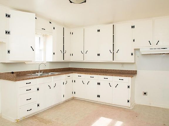 3rd image of 1012 Sycamore St