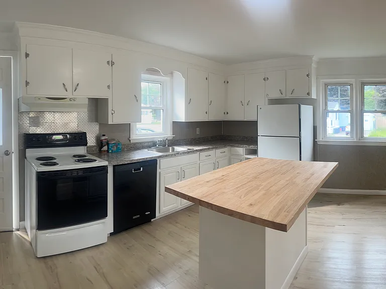 316 Russell St — Photo 1