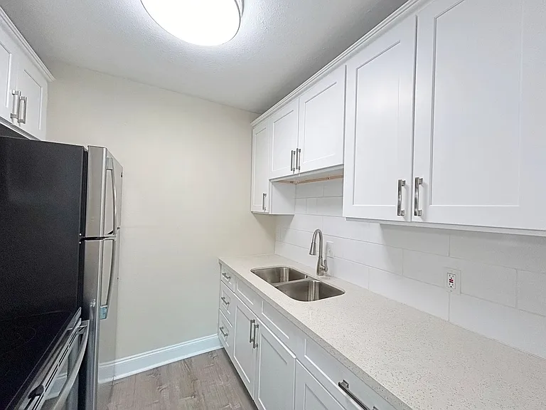 314 West Dr — Photo 8