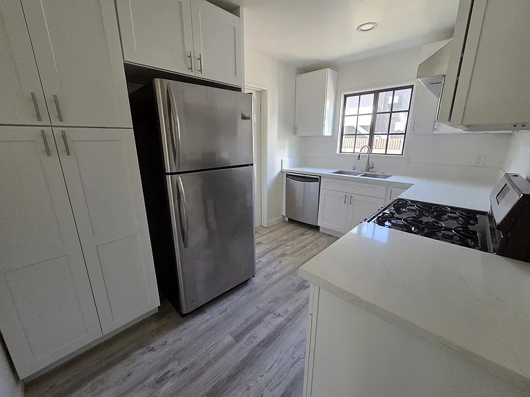111 Marion Ave #A — Photo 5