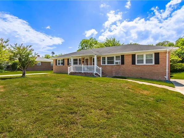 2216 Decatur St, Chesapeake, VA 23324