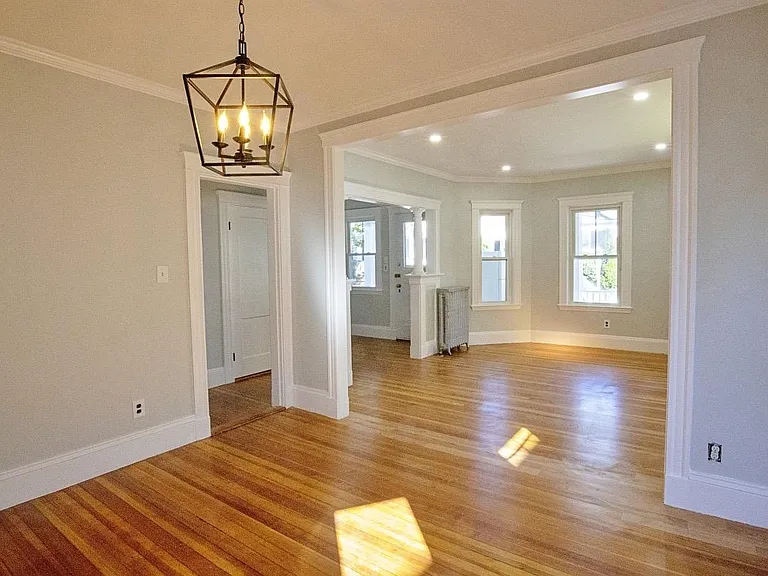 24 Stanley Ave — Photo 4
