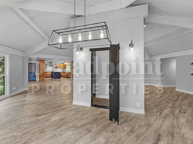 2113 Sleepy Hollow Rd — Photo 13