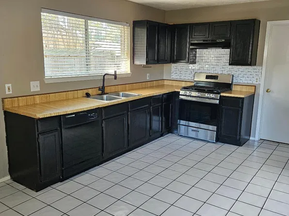 17306 Thorhill St, Spring, TX 77379