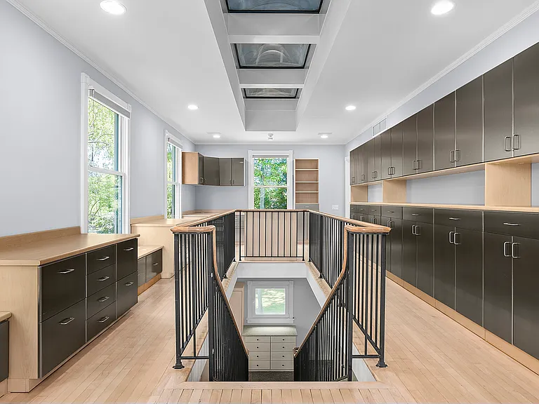 127 Bay St — Photo 19