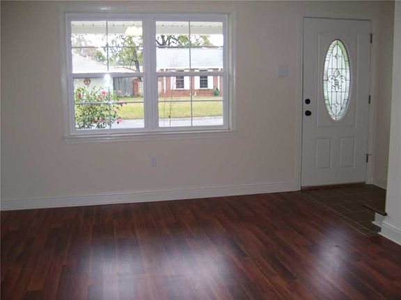 4th image of 105 Cawthorn Dr