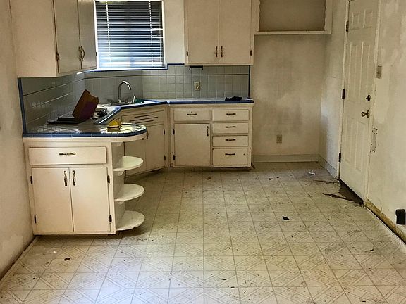 4th image of 3745 El Camino Ave