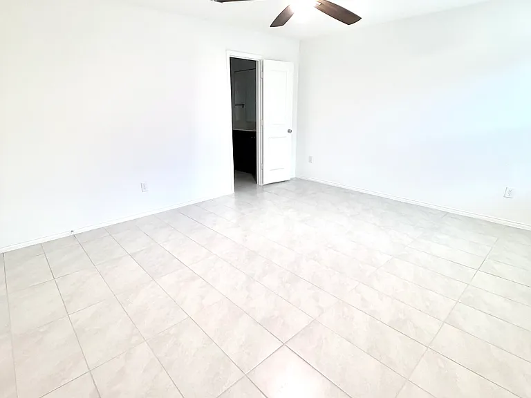 14045 Ilderton St — Photo 26