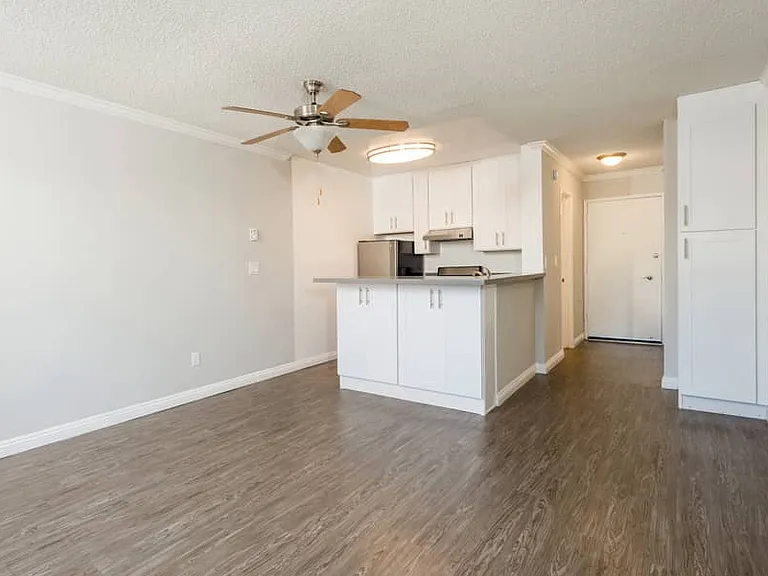 Westside Terrace Apartments — Photo 9