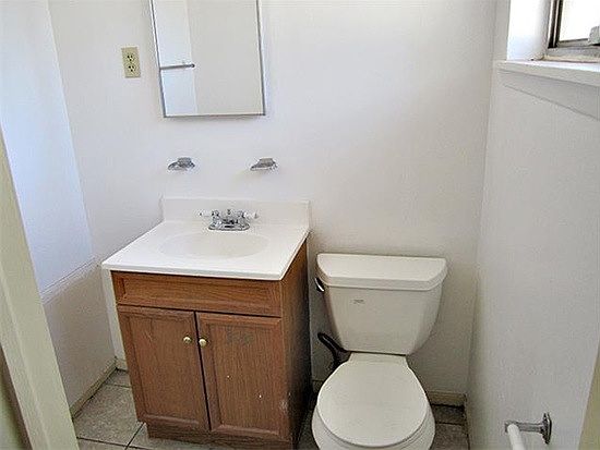 2nd image of 1026 Stone St
