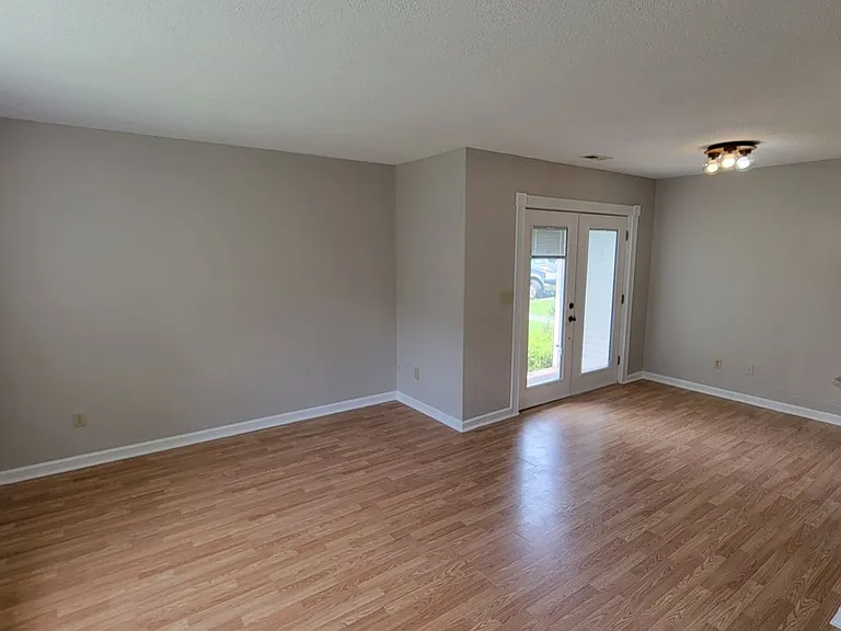 63C Eastgate Cir — Photo 2