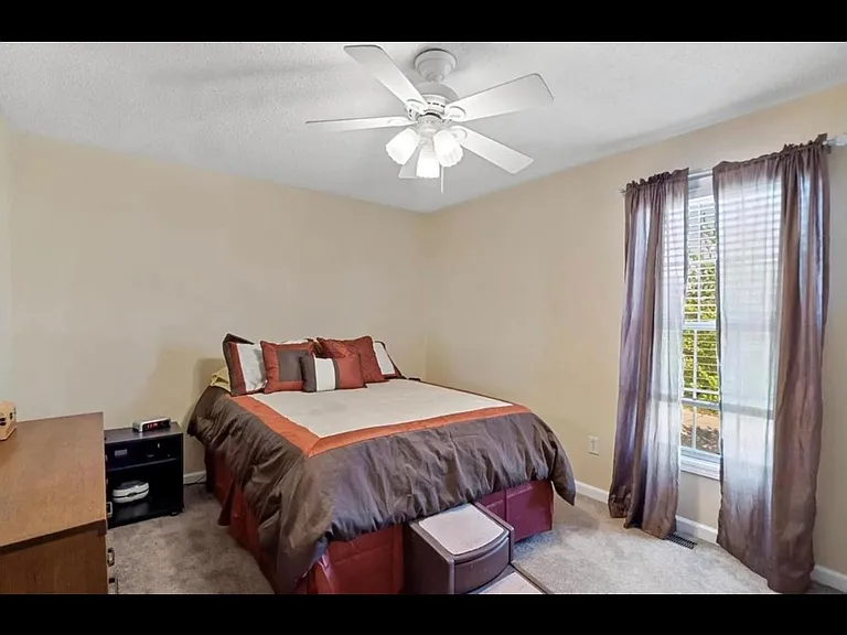 11 Deer Grove Dr — Photo 8