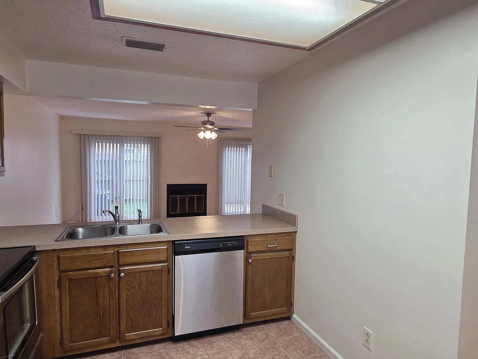 2 bed, 1.5 bath, 1178 sqft, $1,850 — Photo 2